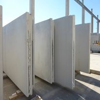  Murs isolés ou panneaux sandwich en béton armé | MAISON BLEUE