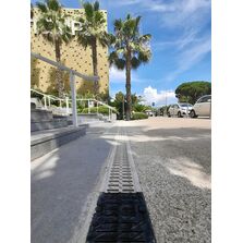 Caniveau compact haute capacité de drainage à grille intégré | ULMA KOMPAQDRAIN