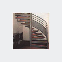 Escalier hélicoïdal à rampe et structure acier | Escalier à rampe en tôle et grillage