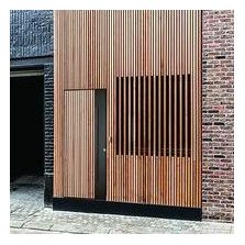 Porte en bardage vertical à claire-voie pour maison ossature bois | Open Nature