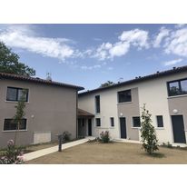 GAMME LINÉA + | Cadre en béton blanc lisse prêt à peindre pour façades contemporaines