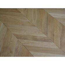 Parquet semi-massif en chêne | Pointe de Hongrie Lyon – Finition brossée vernis mat blond