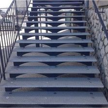 Marches d'escaliers avec nez antidérapant | JK TECHNIC