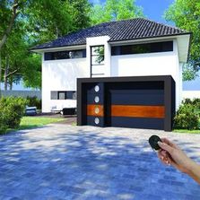 Porte de garage sectionnelle avec portillon pilotable à distance | Porte de garage à portillon