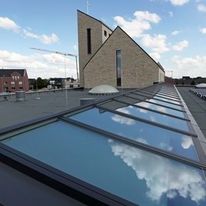 Verrière Modulaire Linéaire contre un support 5-45°