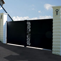 Portail en lames aluminium avec décor en découpe laser | Picto