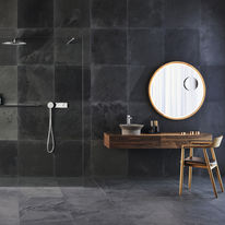 Collection de salle de bains en Krion®, pierre naturelle et bois | TONO