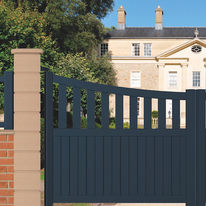 Portail aluminium en version battante ou coulissante et traverse haute cintrée | Portail alu Classique FRIEDLAND