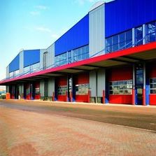 Porte sectionnelle à isolation renforcée pour entrepôts frigorifiques | Novodoor Thermo 80