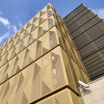 Tôle décorative à relief avec effet Ecailles pour façade | Dampere