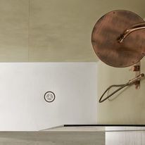 Receveur de douche à anneau métallique | FOCUS BETON