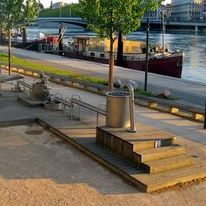 Structure de jeux d’eau avec montants en Inox | BERGES DU RHÔNE 9-34000-649