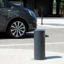 Borne en acier laqué et inox poli | Borne Zenith