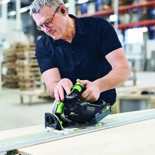 Scie plongeante sans fil légère de grande autonomie | TSC 55KS