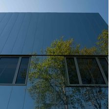 Bardage profilé d'aspect plan en lames d'acier galvanisé | Varioplan