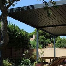 Pergola bioclimatique en aluminium à motorisation pour espaces extérieurs | Design