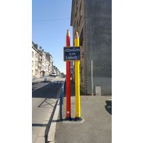 Totem de signalisation CRAYON DOUBLE FIBRE AVEC ARDOISE | SERAC SIGNALISATION