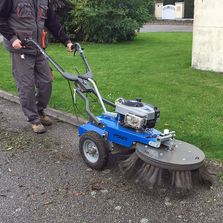 Désherbeur monobrosse compact hydrotacté | DH40 Monobrosse