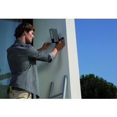Caméra de sécurité extérieure connectée à projecteur intégré | Presence