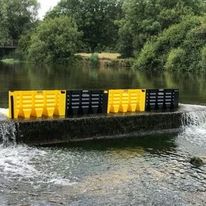 Barrière anti-inondation pour détourner un flux d’eau ou créer un bassin de rétention | FLOODFENCE