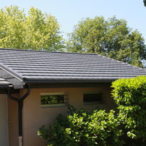 Couverture métallique aspect tuiles plates ardoisées | Quadro (acoustique)