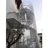 Escalier métallique avec cage barreaudée ou en panneaux ajourés | Escalier Cage
