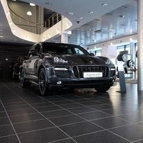 Carrelage showroom et ateliers automobiles | ZAHNA FLIESEN