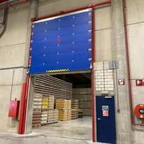 Porte sectionnelle sur mesure pour zones ATEX catégorie I et II | WINLOCK 