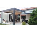 Pergola sur mesure à lames orientables ou toile colorée | SOFAREB