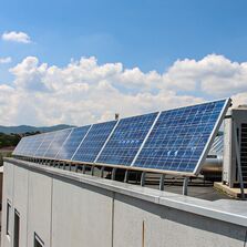 Garde-corps technique support de panneaux solaires