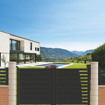 Portail aluminium aux lignes épurées en version battante ou coulissante  | Portail alu design RASPAIL