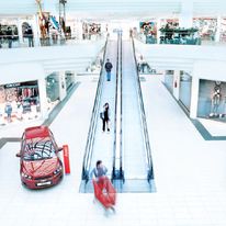 Trottoir roulant pour tous types de sites commerciaux | Schindler 9500