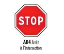 Panneau STOP AB4 arrêt à l'intersection