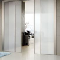 Porte en verre coulissante escamotable avec mouvement télescopique | Lorica  