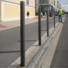 Potelet Carrefour peint