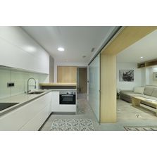 Système de porte coulissante vitrée à vantail unique sans rail au sol | UNIKGLASS+