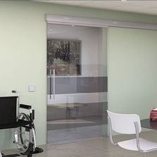 Système coulissant à fermeture automatisée pour portes en verre | SOFTCLOSE GLASS