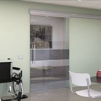 Système coulissant à fermeture automatisée pour portes en verre | SOFTCLOSE GLASS