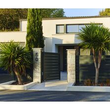 Pilier de portail en pierre reconstituée légèrement texturée | Pilier Portland