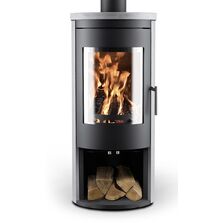 Poêle à bois avec un bûcher sous le foyer ouvert | Vera Novaline