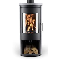 Poêle à bois avec un bûcher sous le foyer ouvert | Vera Novaline