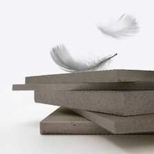 Plaque à revêtir ultra légère issue du recyclage pour bardage ventilé 
