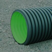 Drain routier à double paroi en PEHD et classe de résistance SN8 | Aquadrain  