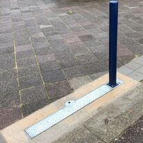 Potelet rabattable | Potelet de voirie rabattable en acier avec caisson encastré