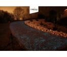 Revêtement de sol avec du béton luminescent pour bordures de piscine, terrasses et trottoirs | Technologie LuminTech