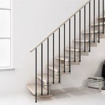 Escalier limon central autoportant en bois avec conception modulaire | Gamma