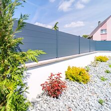Clôture en aluminium pleine pour se protéger du vis a vis | BRIZ-ANAE
