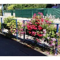 Barrière jardinière | Barrière de voirie Amande en acier galvanisé avec jardinière intégrée