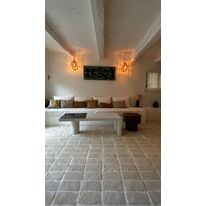 Dallage intérieur en béton, modèles aspect pierre vieillie et patinée 