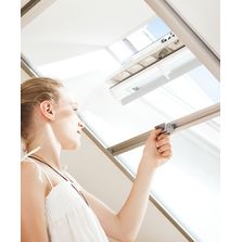 Store écran anti-insectes enroulable pour fenêtres de toit | Visio Moustiquaire Store